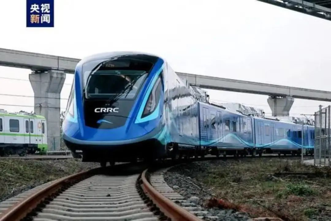 全球首列氢能源市域列车：采用氢燃料电池和超级电容相结合的能源供应方式