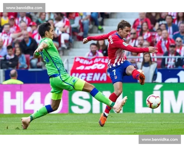 西班牙人主场迎战贝蒂斯 双方为争夺欧战资格展开激烈对决