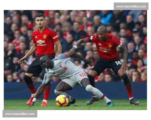 詹俊评美网决赛：发球哑火让巅峰对决失色